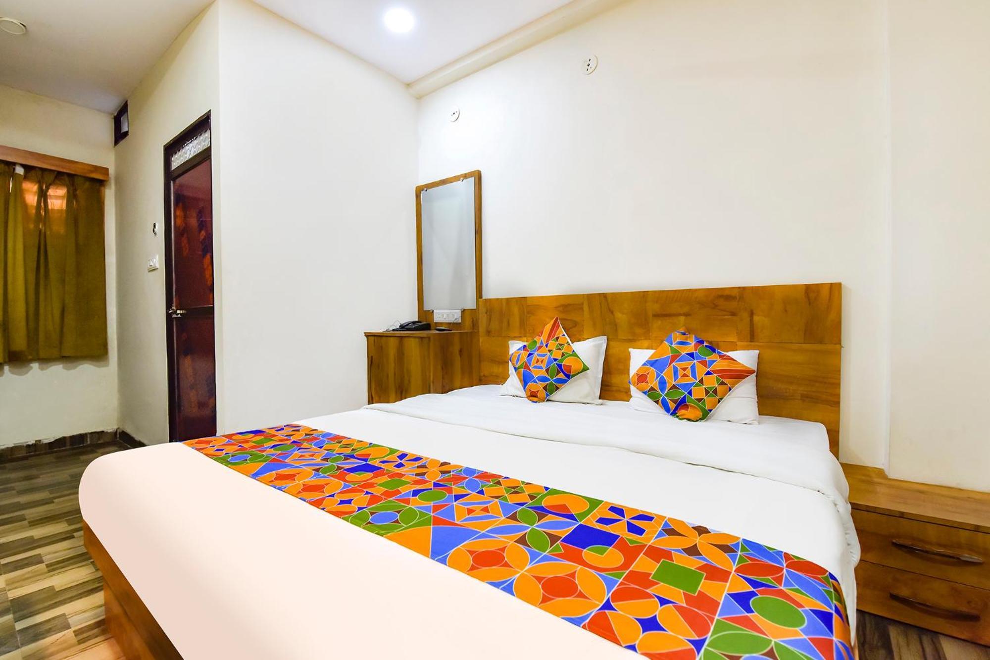 Fabexpress Nishesh Tower Hotel Ujjain Exterior photo