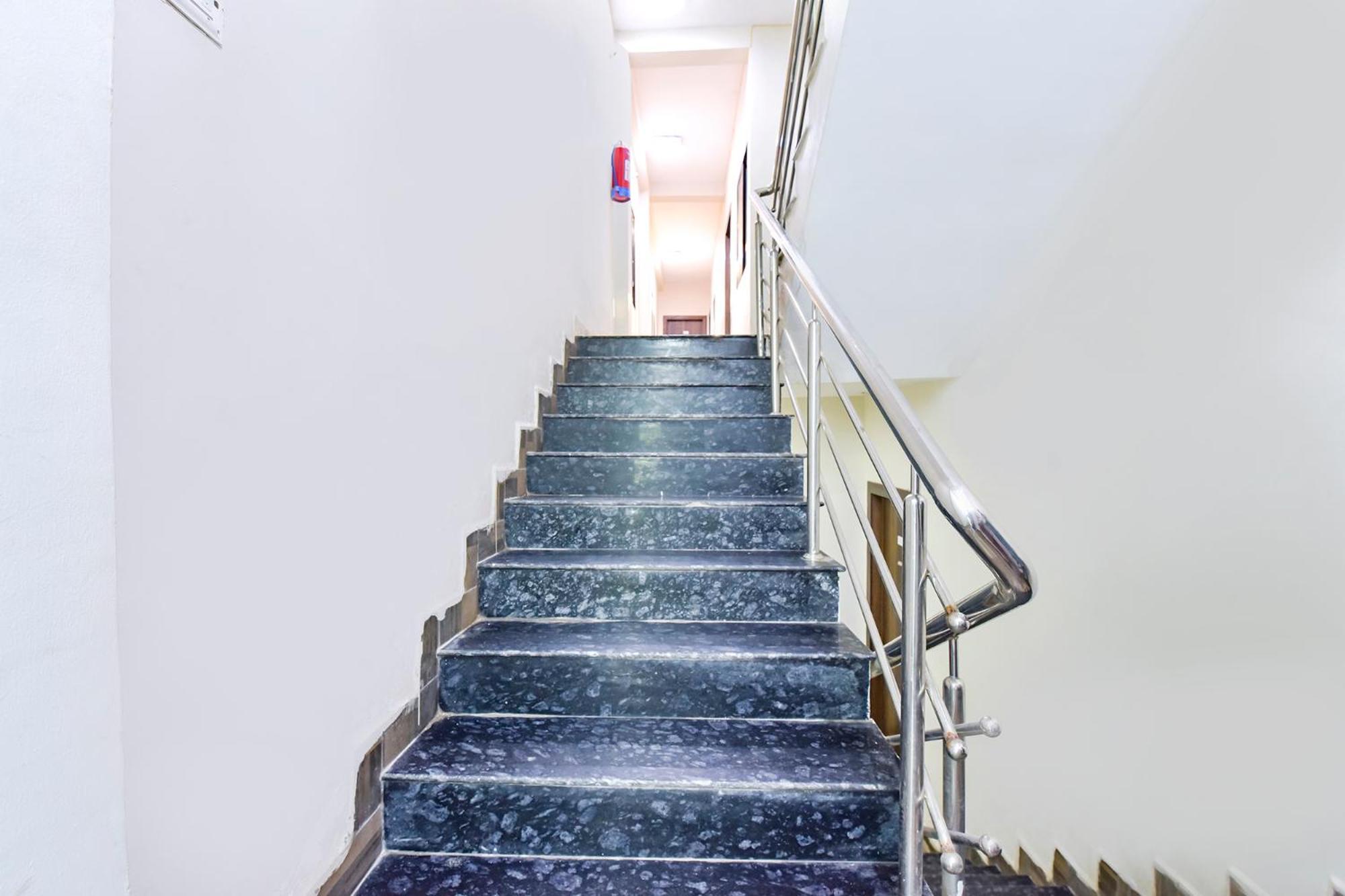 Fabexpress Nishesh Tower Hotel Ujjain Exterior photo